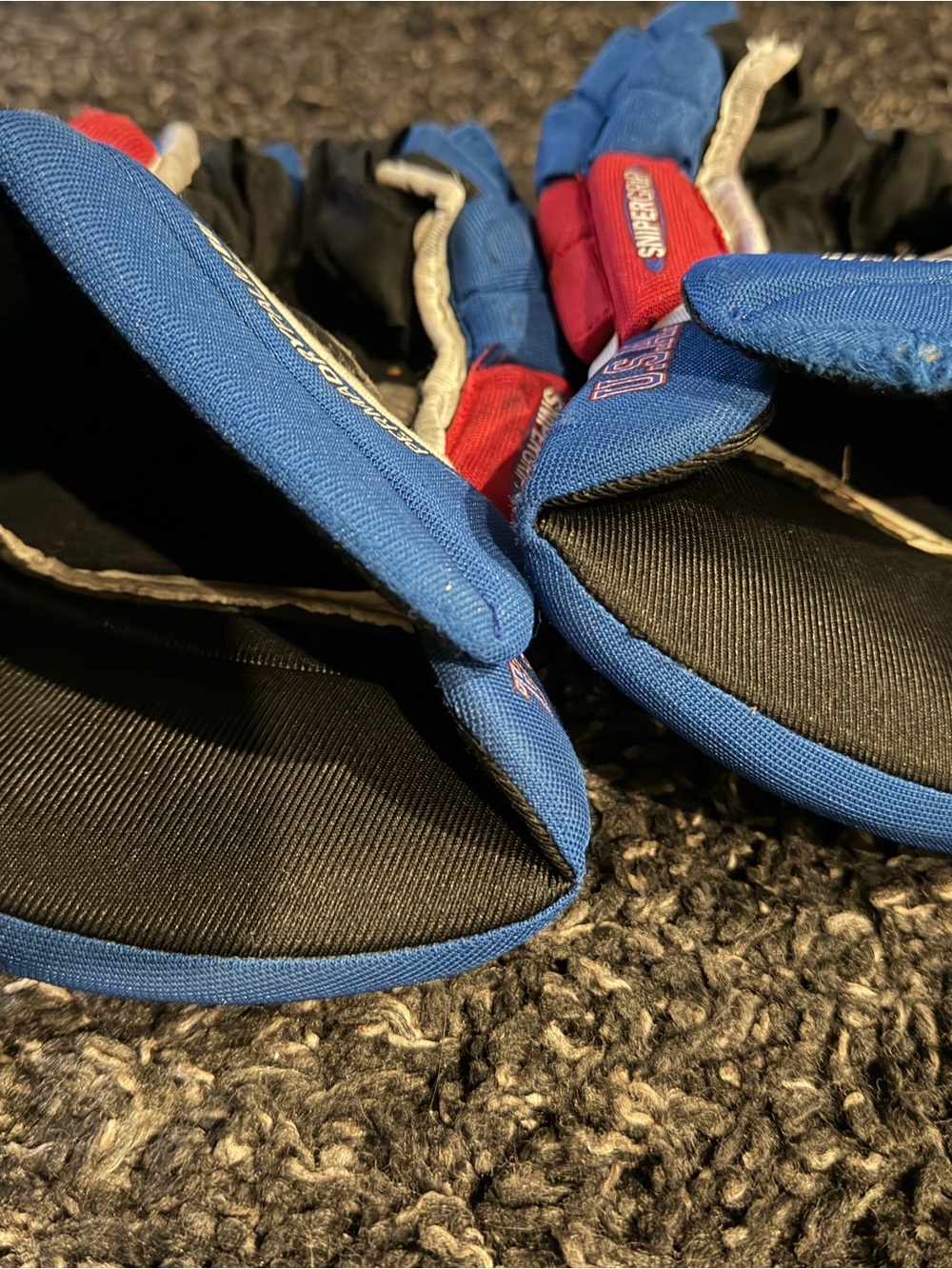 Verbero Team USA 14” Hockey Gloves — Red, White & Blue - Picture 6 of 6